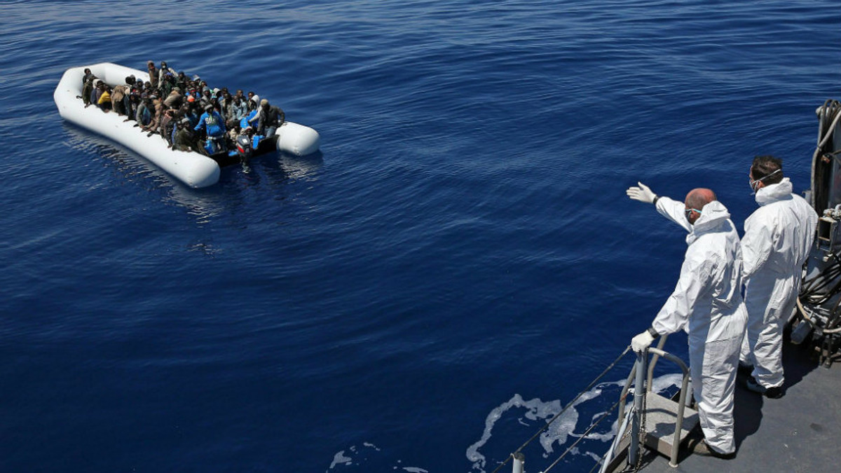 Біля берегів Іспанії врятували мігрантів - фото 1