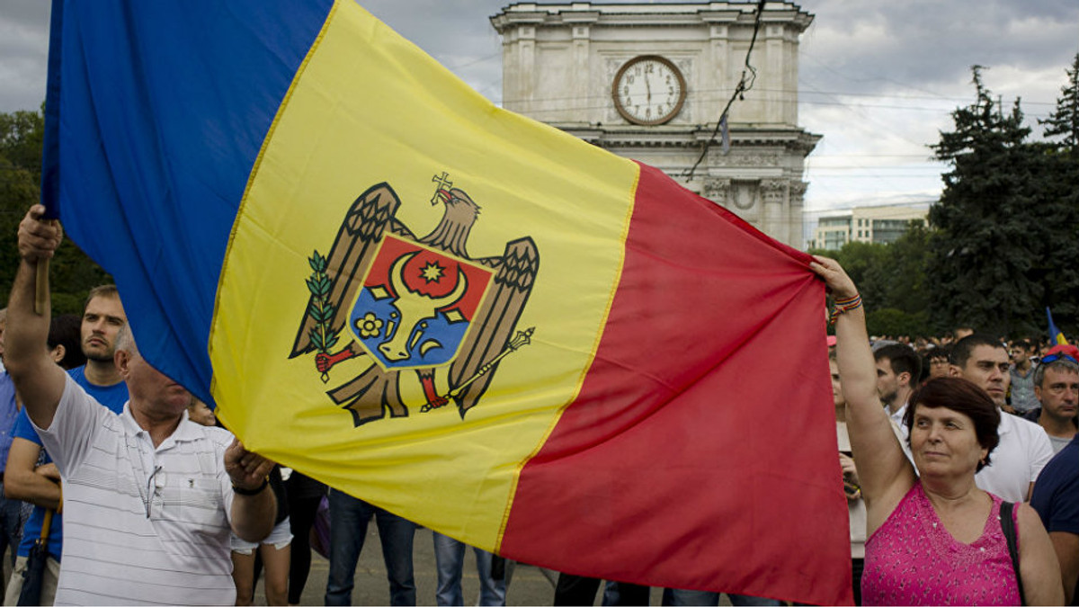 У Молдові мітингарі штурмують парламент - фото 1
