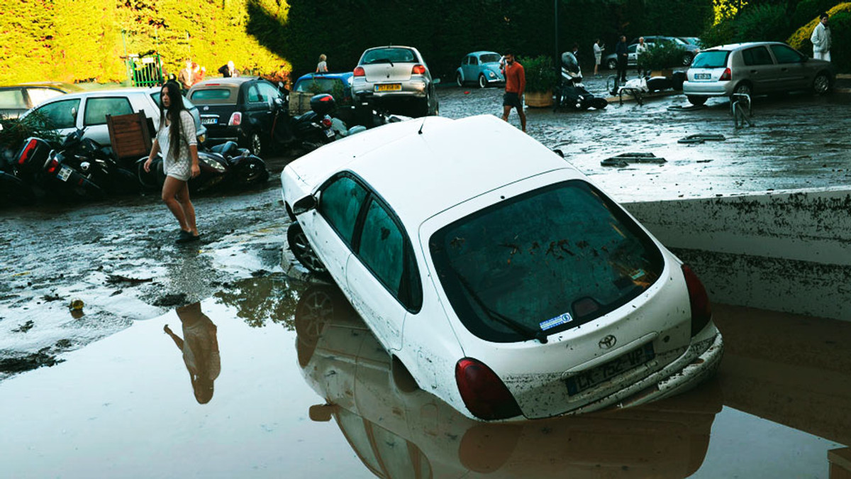 Під час повені у Франції загинули 16 людей - фото 1