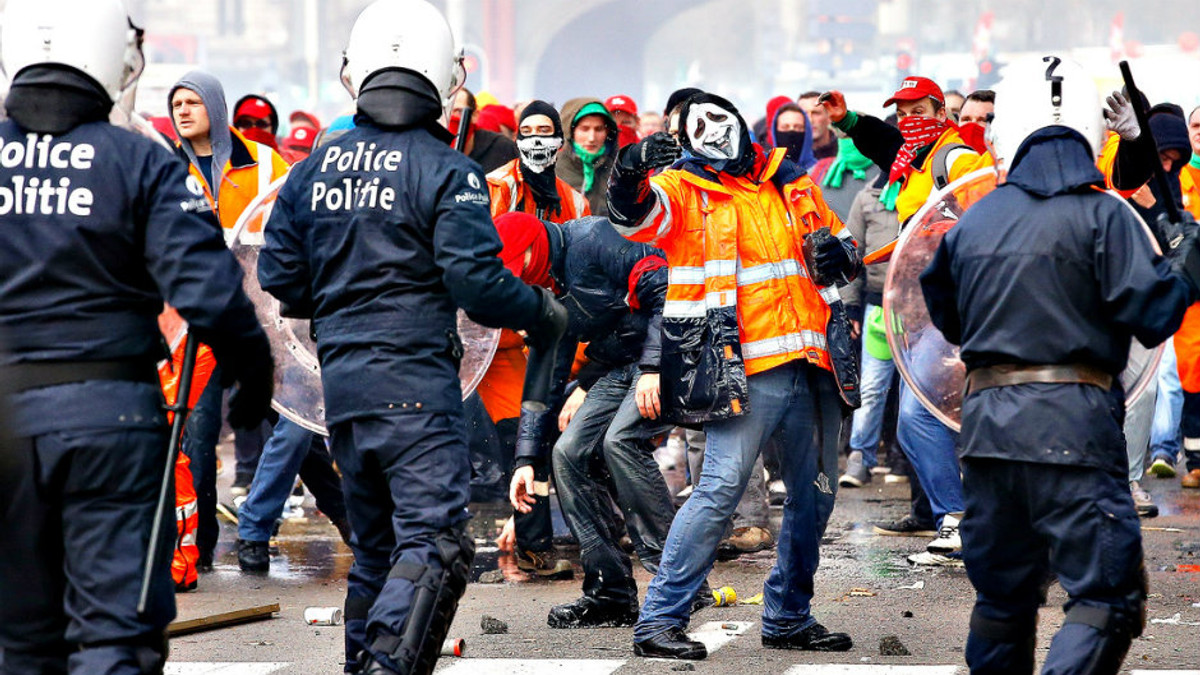 Брюссель захлеснули стотисячні протести - фото 1