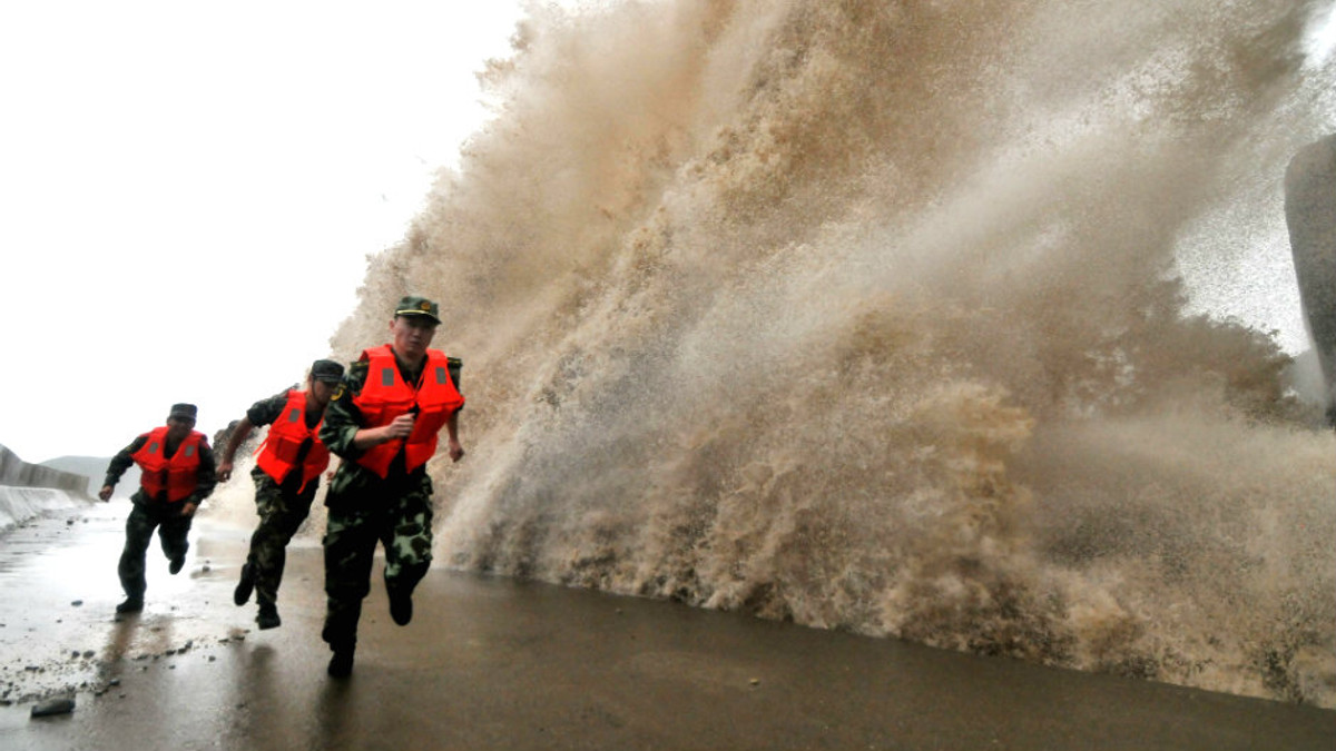 Китай запустив бойову ракету в «око» урагану - фото 1