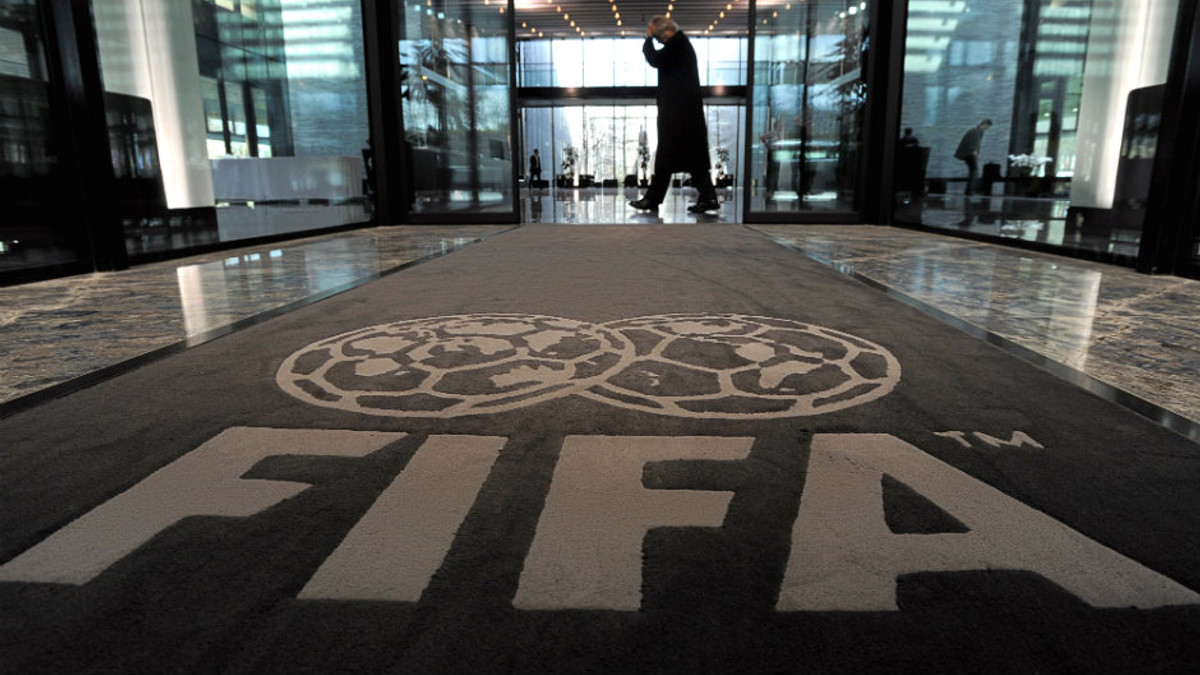 FIFA вирішила не переносити дату виборів наступника Блаттера - фото 1