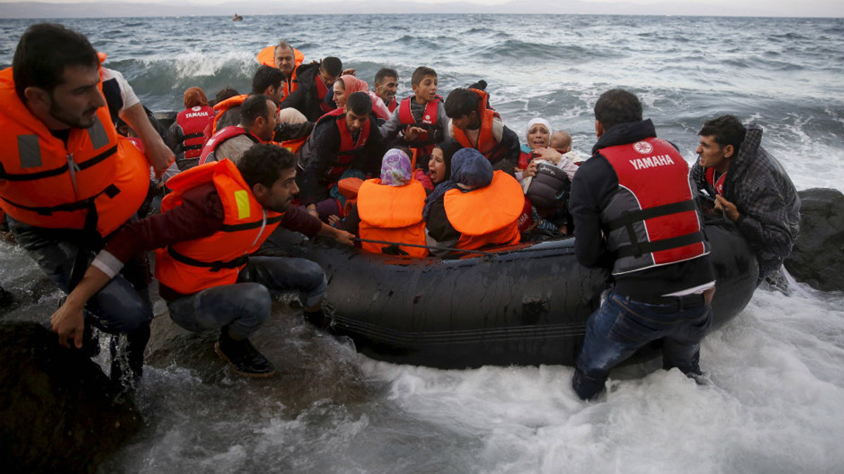 Біля узбережжя Греції затонув човен з біженцями - фото 1