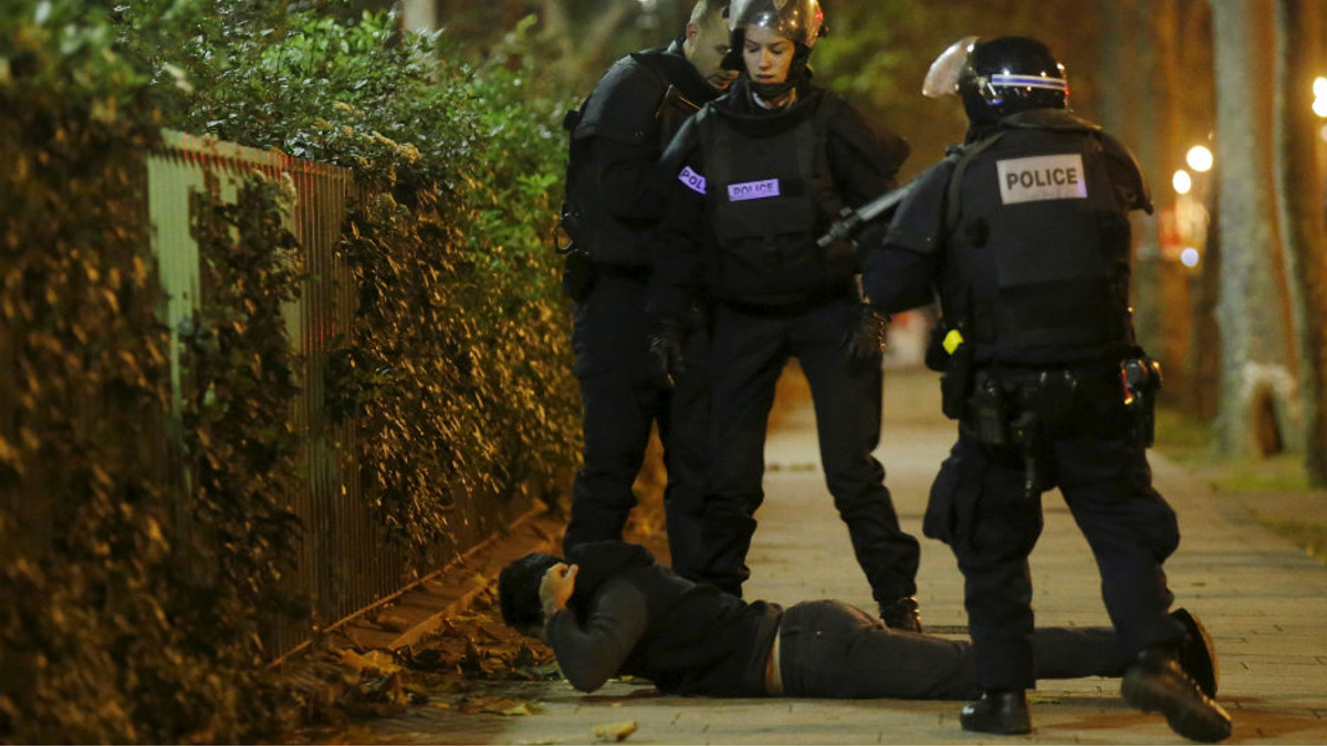 Поліція заборонила демонстрації в Парижі і передмістях - фото 1