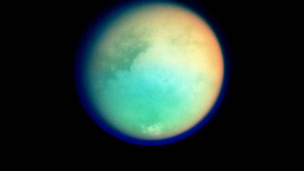 На супутнику Сатурна виявили хмару-монстра (Фото) - фото 1
