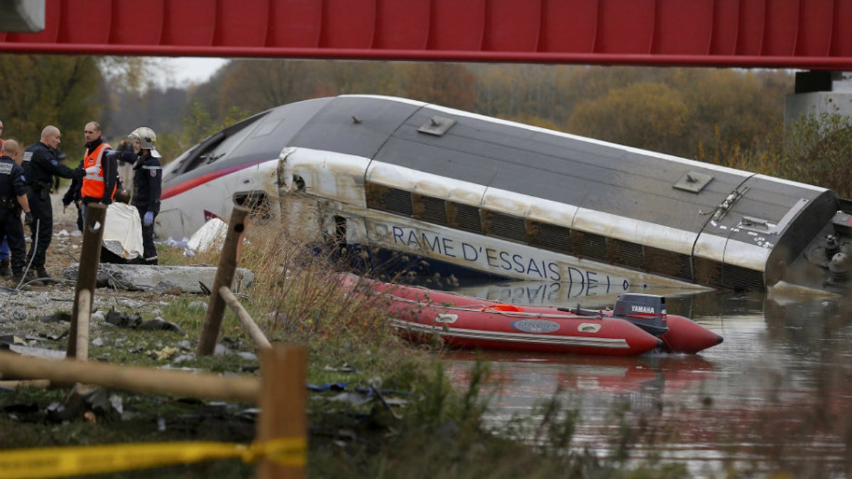 Випробування потягу у Франції забрало життя 10 осіб - фото 1