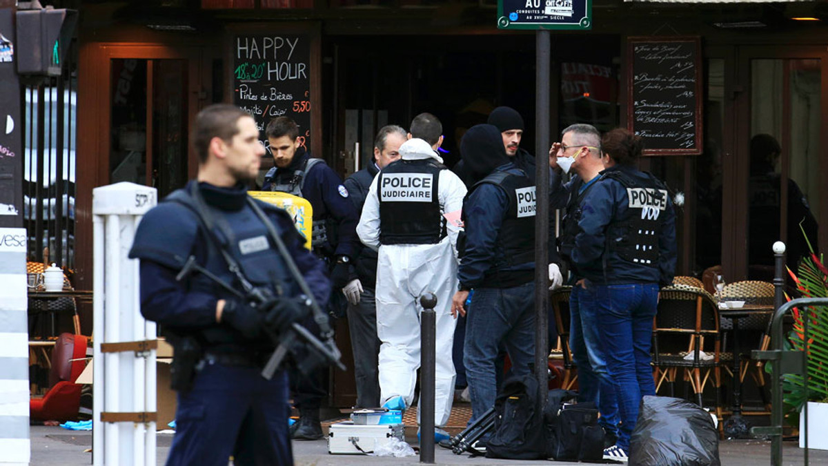 Поліція Франції провела за ніч 168 обшуків - фото 1