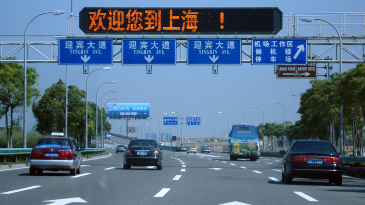 У Китаї завершують будівництво швидкісної дороги з відходів - фото 1