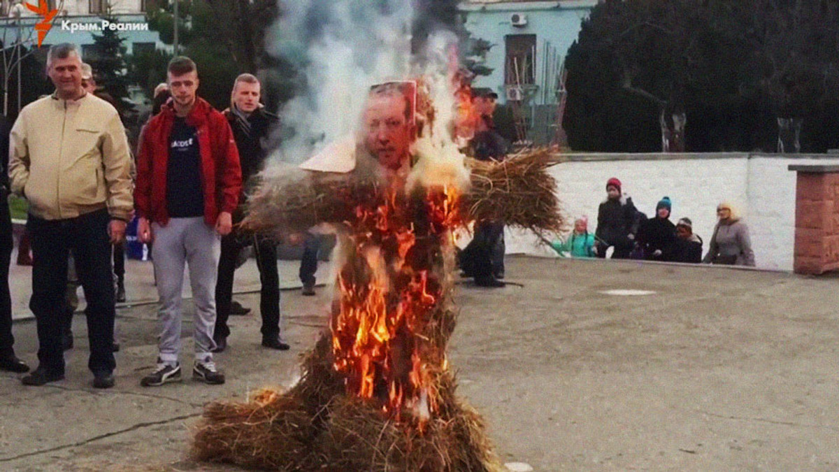 У Криму спалили опудало Ердогана (Відео) - фото 1