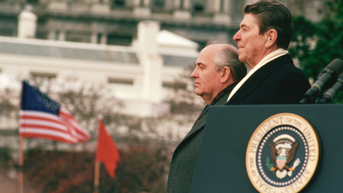 Горбачов і Рейган домовлялися разом відбивати вторгнення інопланетян - фото 1