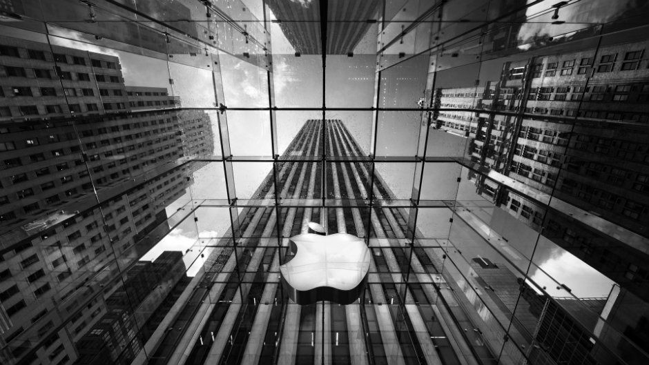 Apple випустила перший офіційний чохол-акумулятор - фото 1