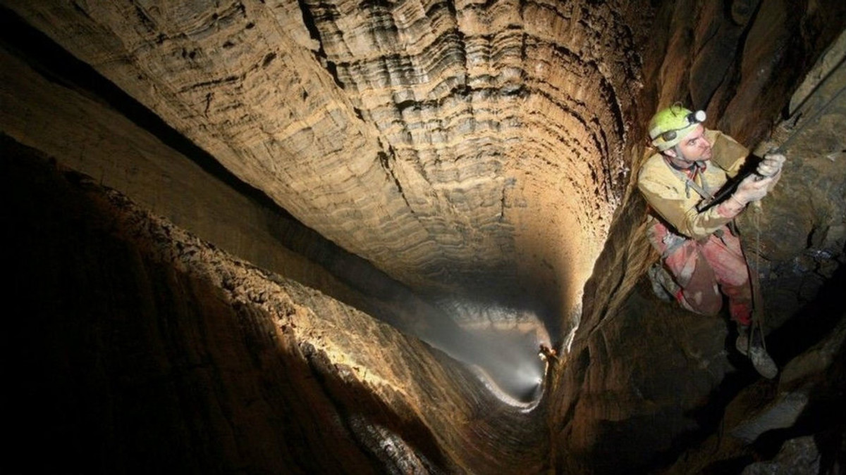 Дослідники виявили найглибшу у світі печеру - фото 1