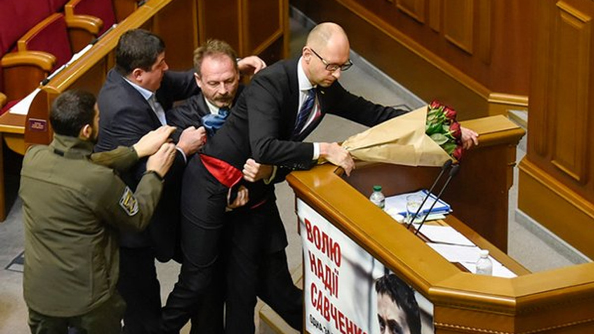 Депутата, який напав на Яценюка, виключили з фракції - фото 1