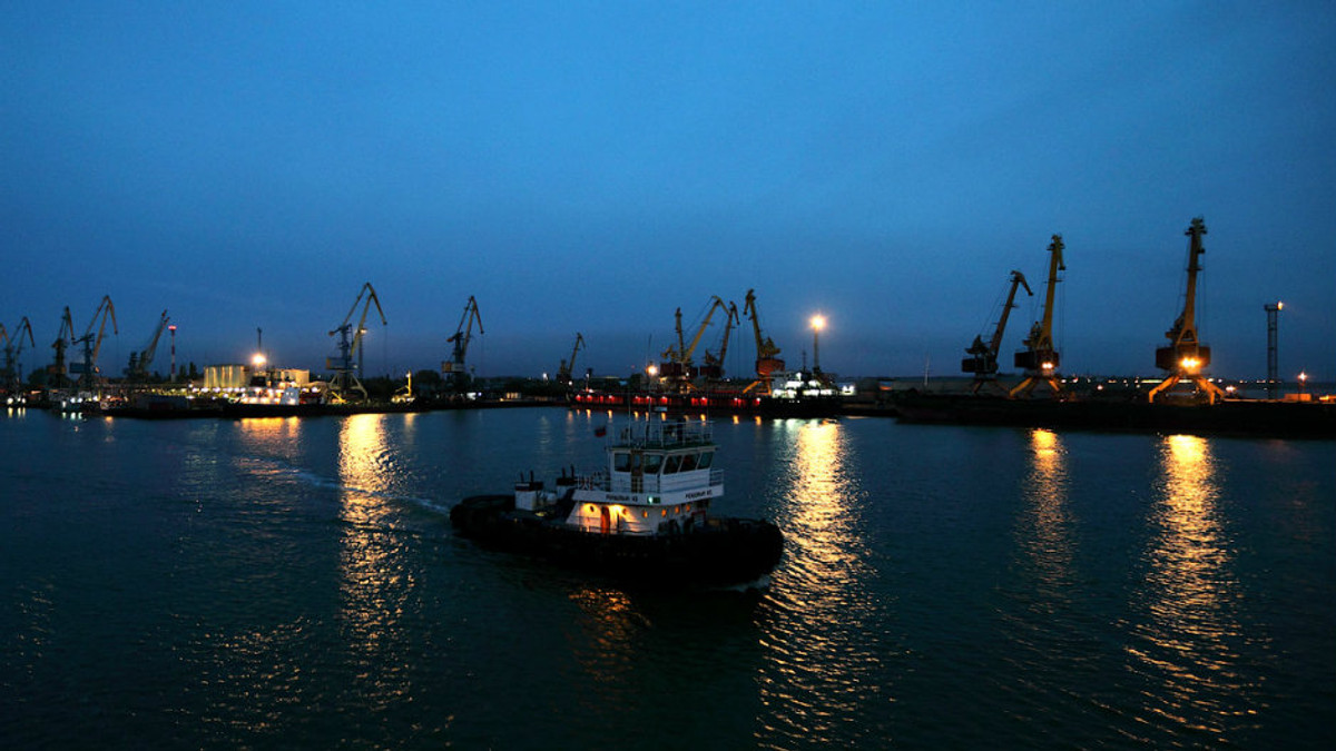 Азовські порти потрапили під морську блокаду РФ - фото 1