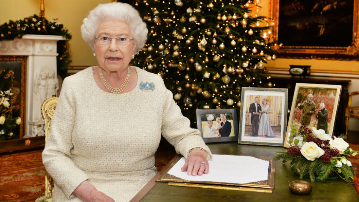 Королева Британії висловила надію на «світло у темряві» - фото 1