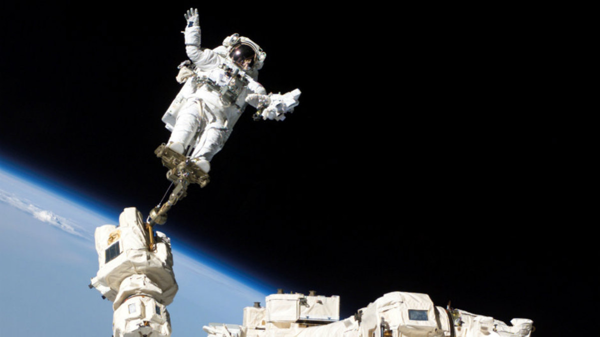 Астронавти МКС привітали землян з Новим роком (Відео) - фото 1