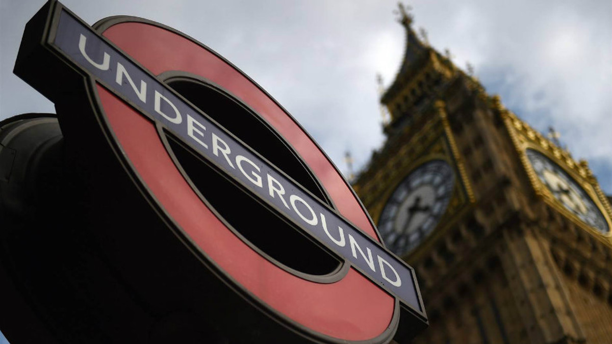 Лондонці 6 годин безкоштовно їздили на метро - фото 1