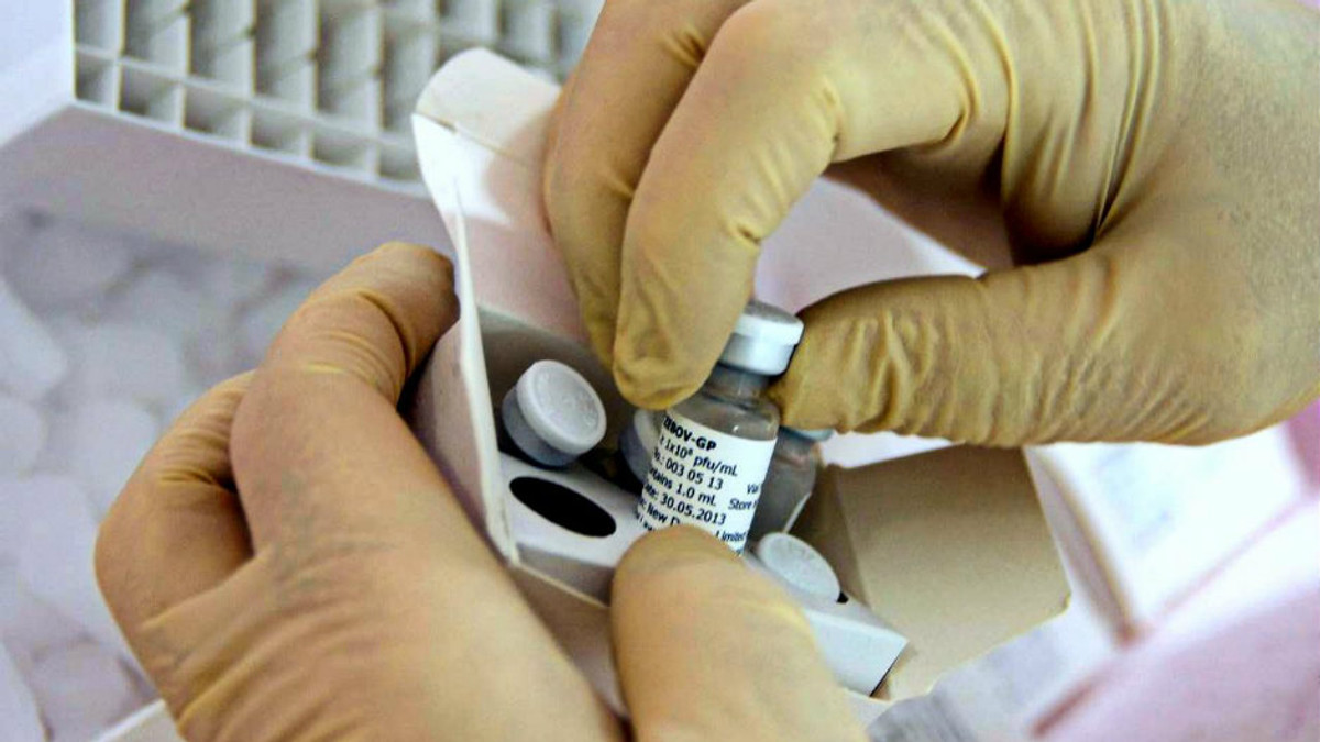 Учені створили першу універсальну вакцину від Еболи - фото 1