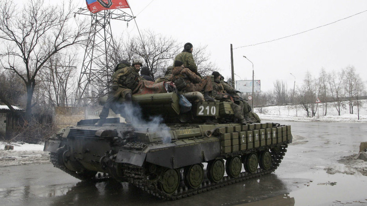 Терористи повертають на лінію фронту танки - фото 1