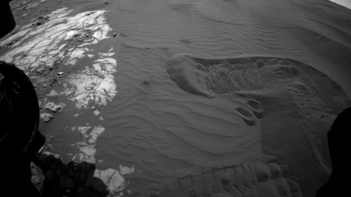 Марсохід Curiosity зібрав зразки піску з Марса - фото 1