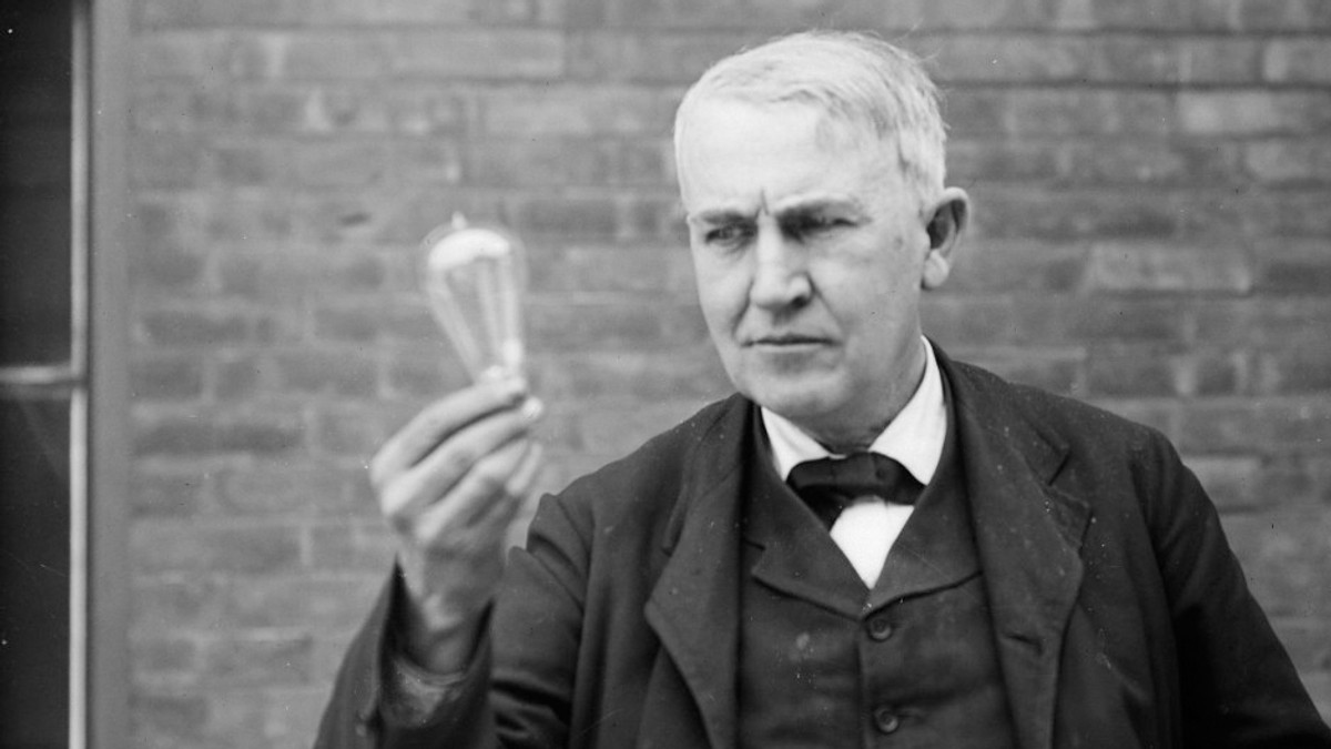 Компанія, яку заснував Томас Едісон, відтепер вироблятиме лише LED лампи - фото 1