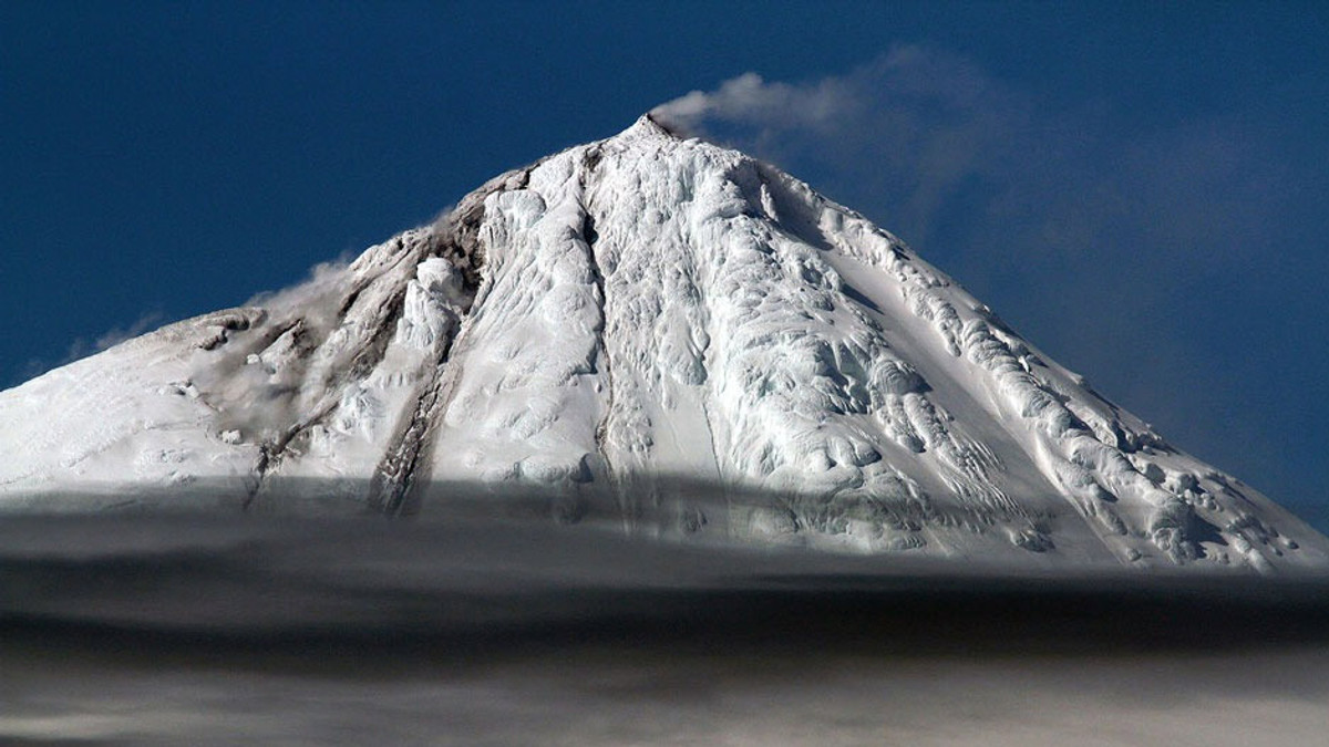 Вчені показали унікальні кадри виверження вулкану Біг-Бен - фото 1