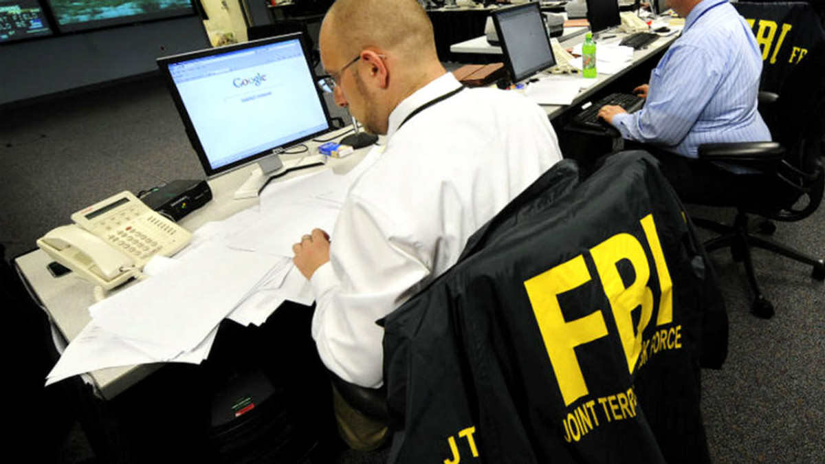 Хакери оприлюднили дані 20 тис співробітників ФБР - фото 1