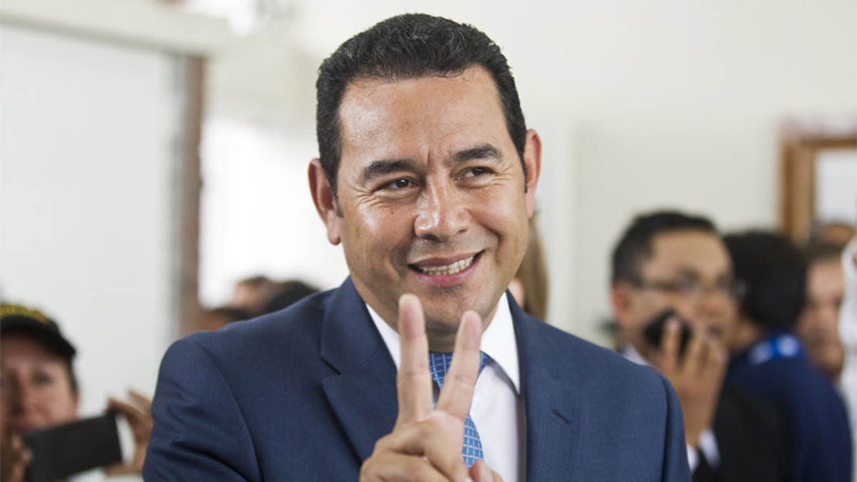 Президент Гватемали віддав 60% зарплати на благодійність - фото 1