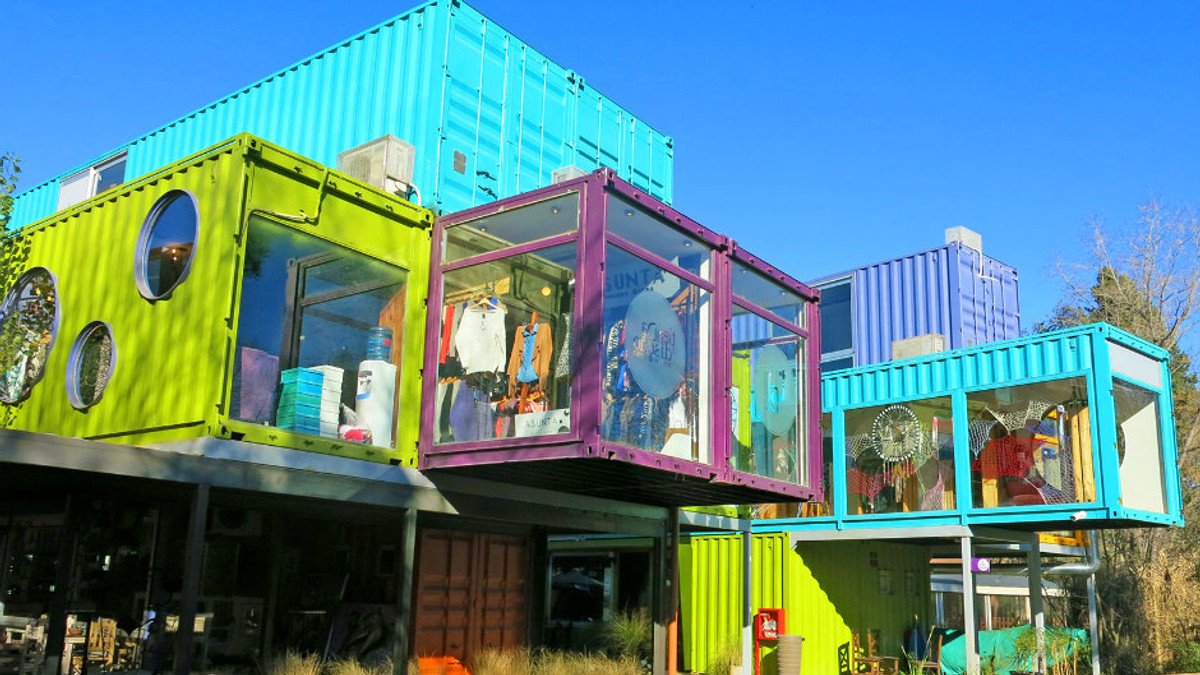 В Аргентині побудували ТЦ з контейнерів і кришечок - фото 1