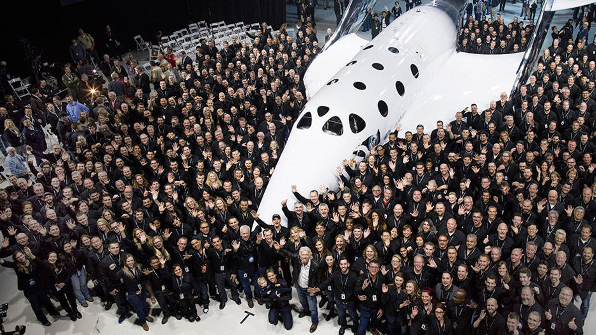 Річард Бренсон представив новий космічний корабель Virgin Galactic - фото 1