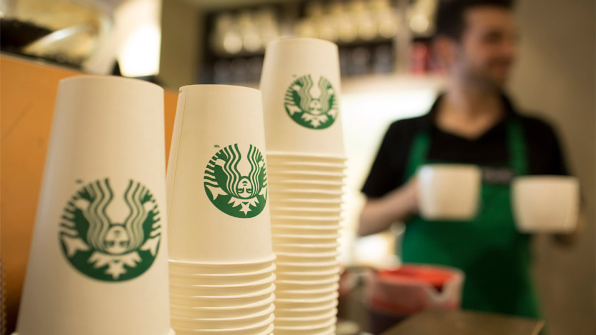 Бариста Starbucks вивчила мову жестів, щоб розуміти глухого клієнта - фото 1