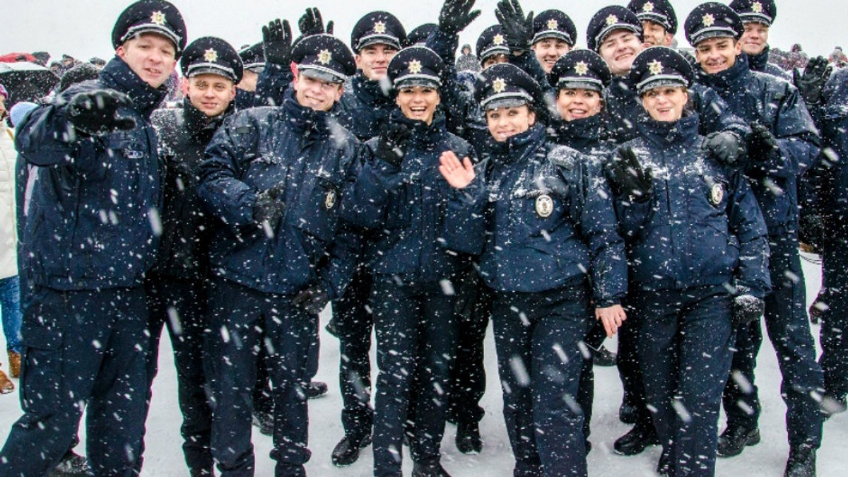 У Дніпропетровську звільнили п'ятьох поліцейських - фото 1
