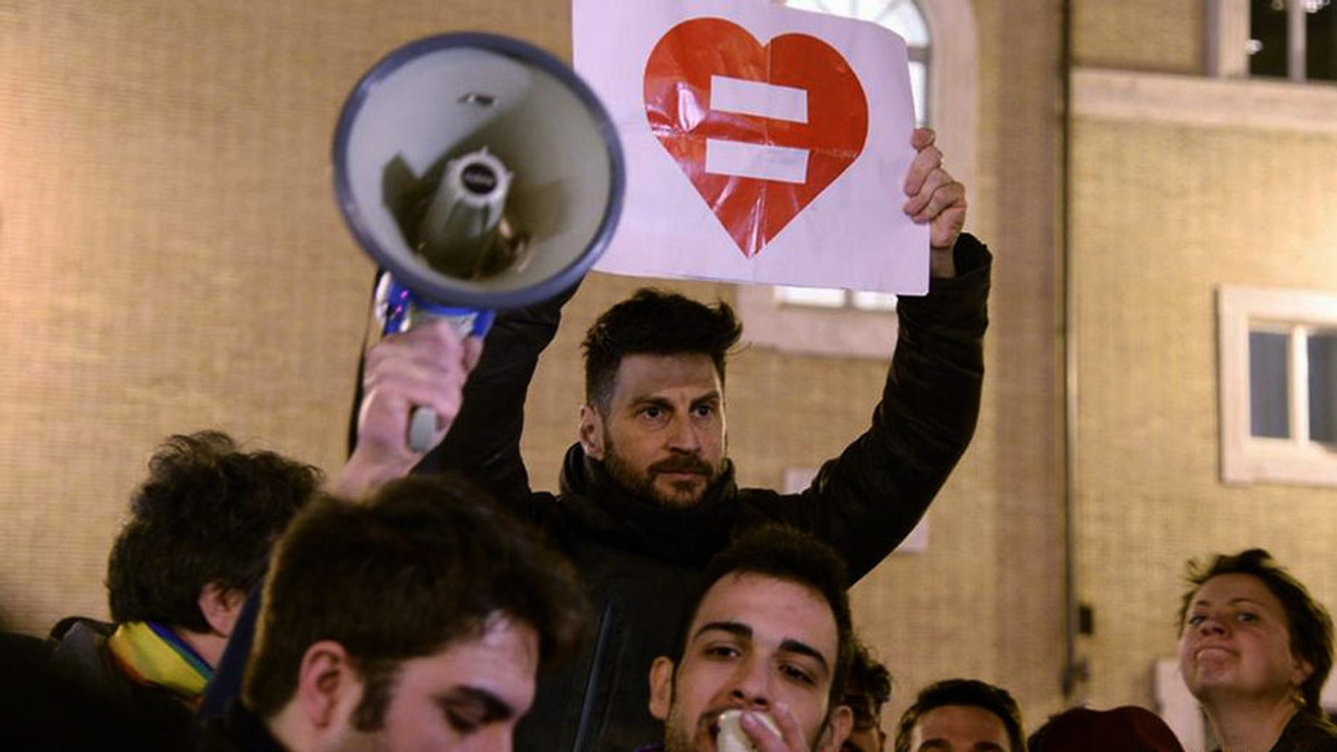 Сенат Італії ухвалив закон про одностатеві шлюби - фото 1