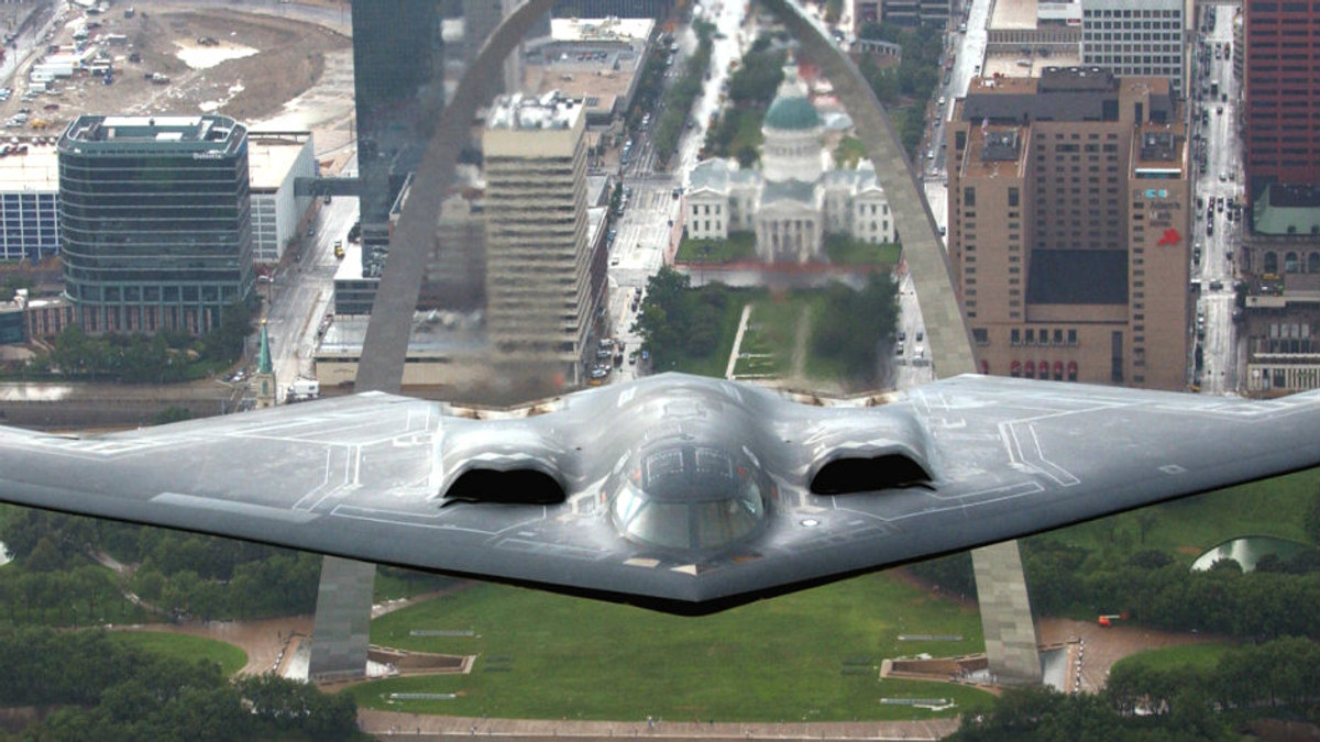 ВПС США показали новий бомбардувальник - фото 1