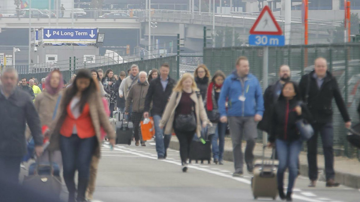 Брюссельський аеропорт відновлює роботу після терактів - фото 1