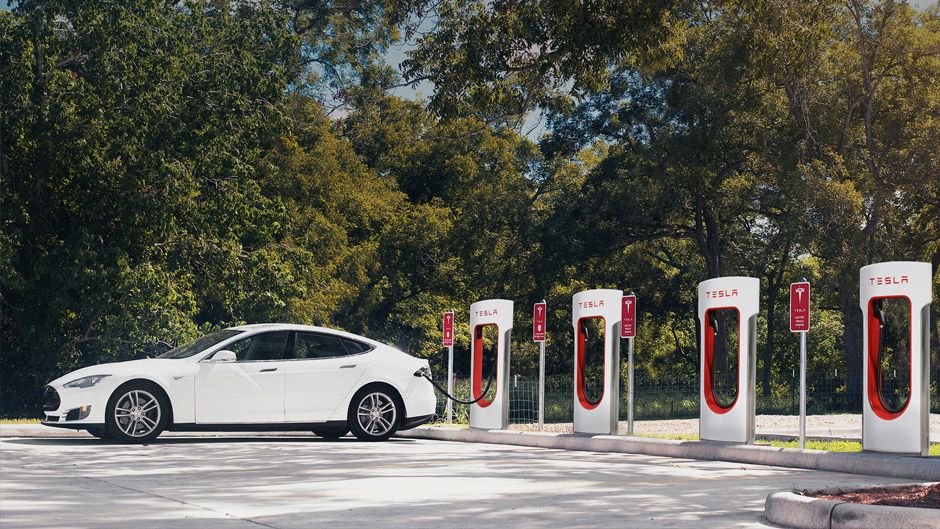 Tesla відкриє в Україні 2 електрозаправки - фото 1