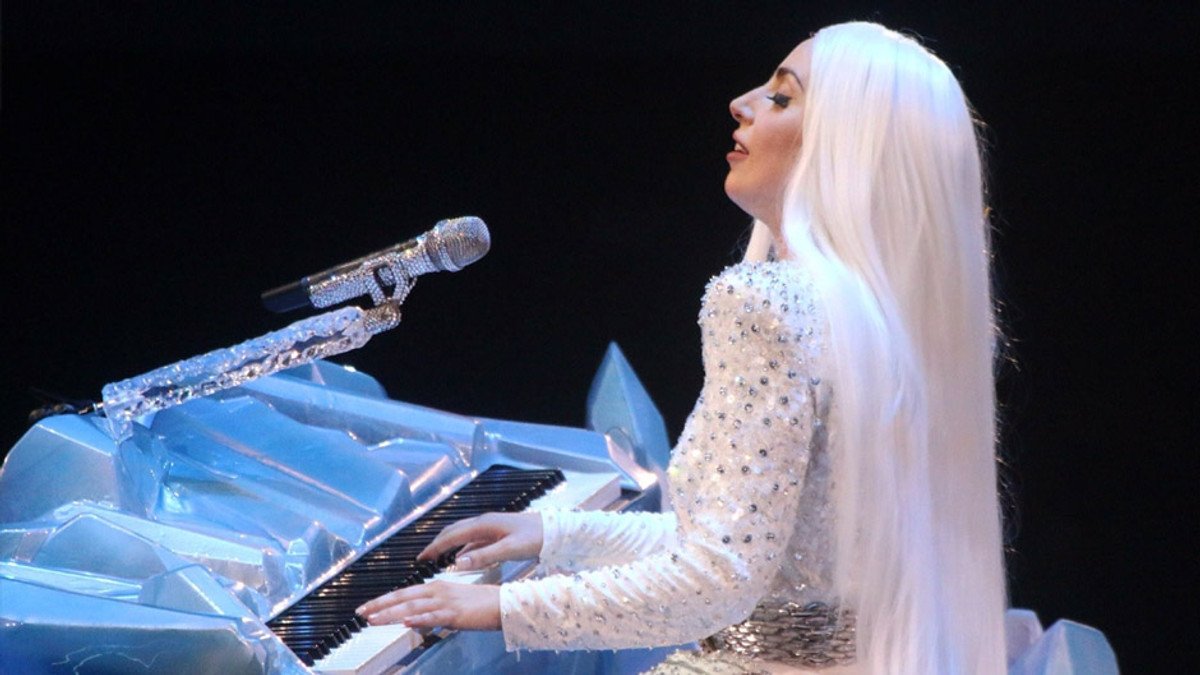 Перше піаніно Lady Gaga продадуть на аукціоні - фото 1