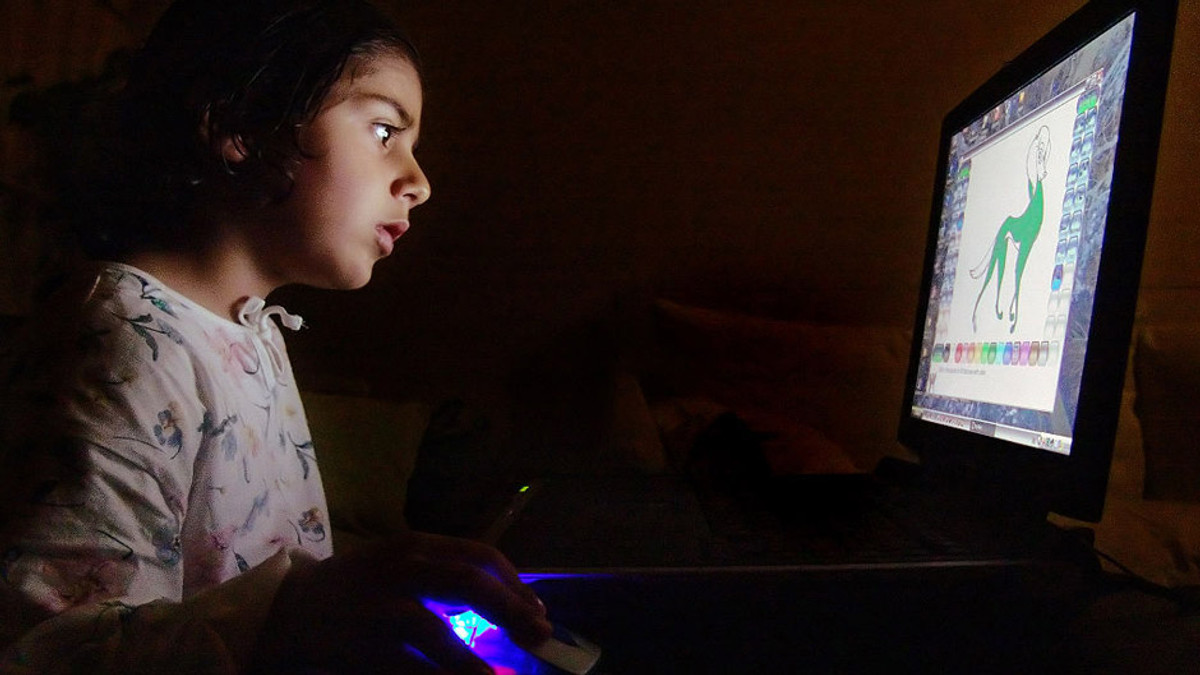 Вчені: Комп'ютер і телевізор не псують дитячий зір - фото 1