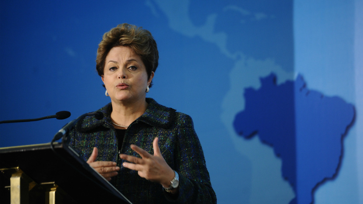 Парламент Бразилії голосуватиме за імпічмент жінки-президента - фото 1