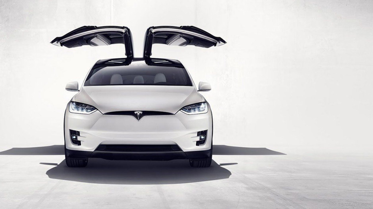Tesla відкликала майже 3 тис Model Х - фото 1