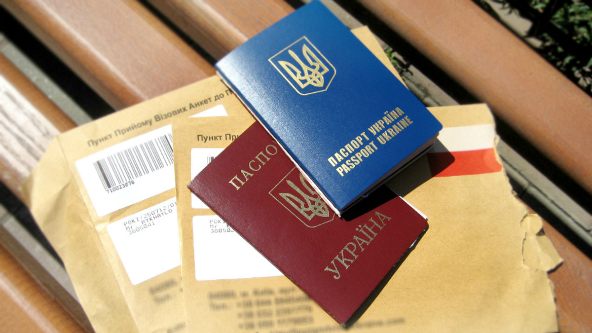 Єврокомісія планує скасувати візи для українців через 2 тижні - фото 1