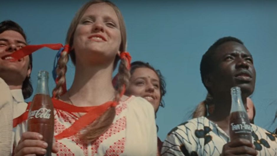Coca-Cola відтворила культову рекламу 1971 року - фото 1