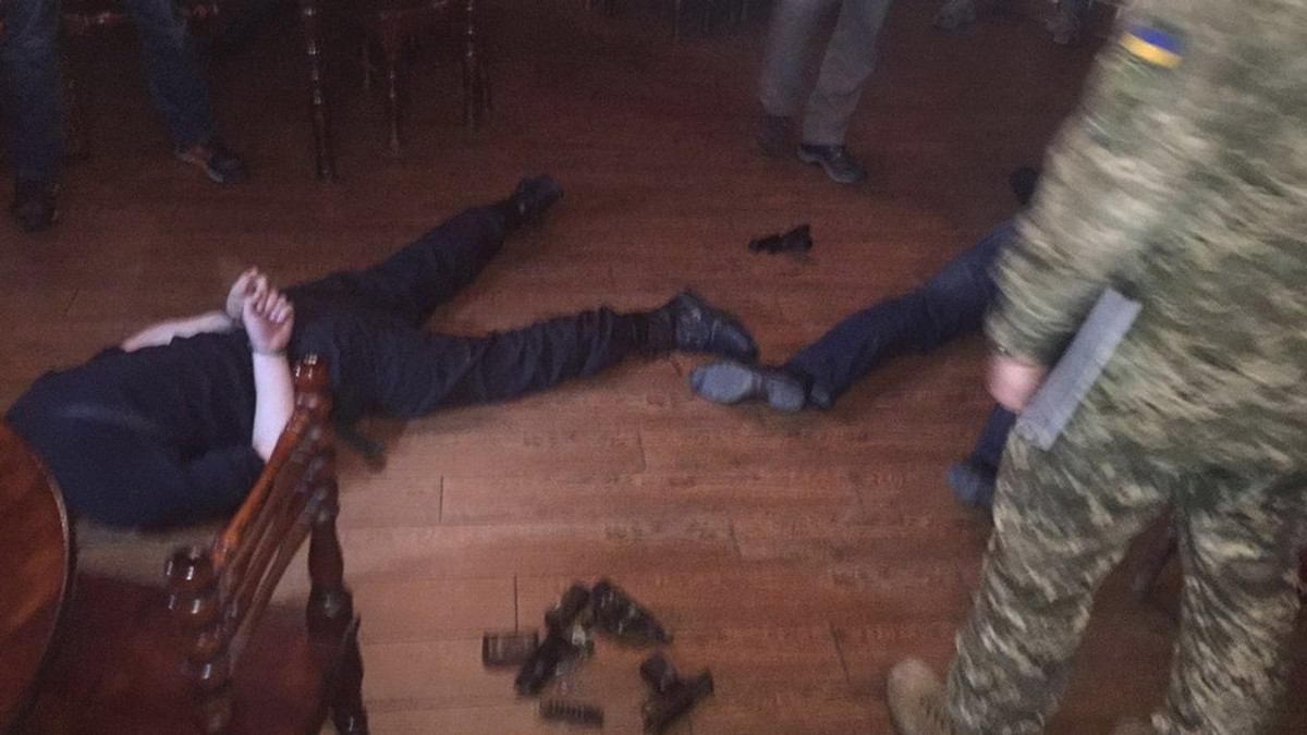 На хабарі спіймали спецназівців одеської поліції - фото 1