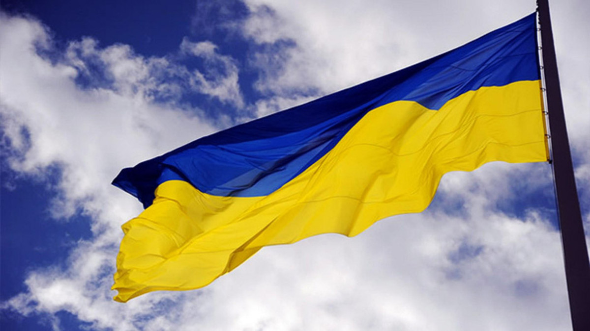 На Закарпатті вандали познущалися над прапором України - фото 1