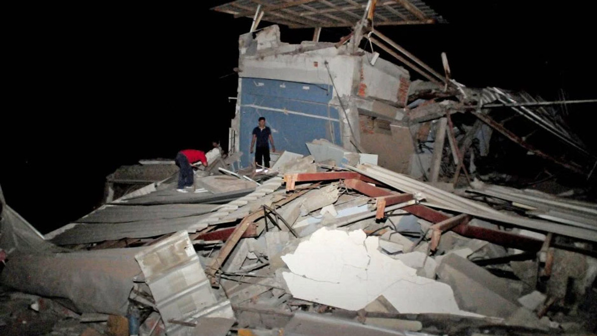В Еквадорі стався потужний землетрус, 77 осіб загинули - фото 1