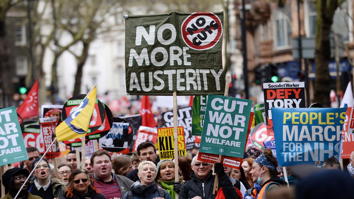 Тисячі британців протестували проти скорочення соцвиплат - фото 1