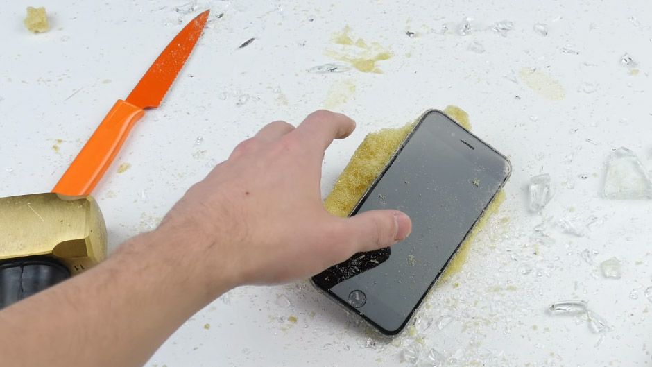 iPhone 6s випробували монтажною піною