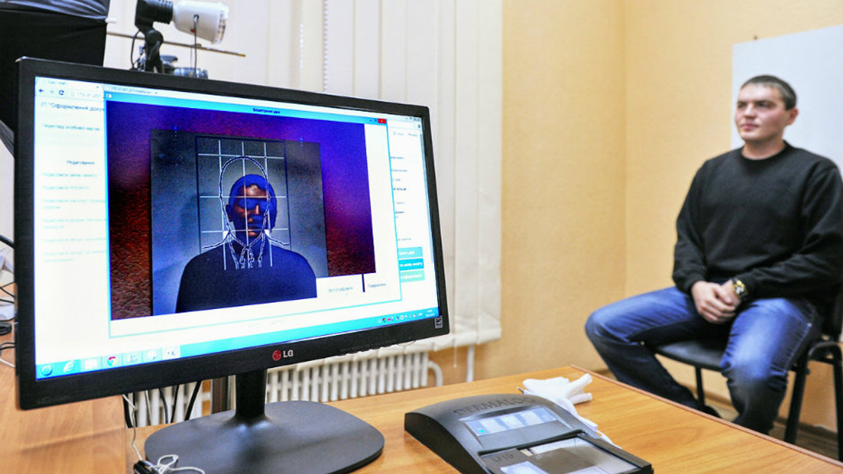 Вже 1,3 млн українців отримали біометричні паспорти - фото 1
