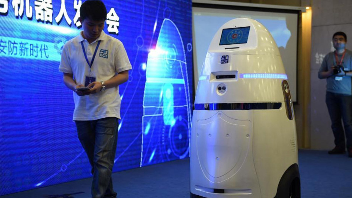 У Китаї створили роботів-поліцейських - фото 1