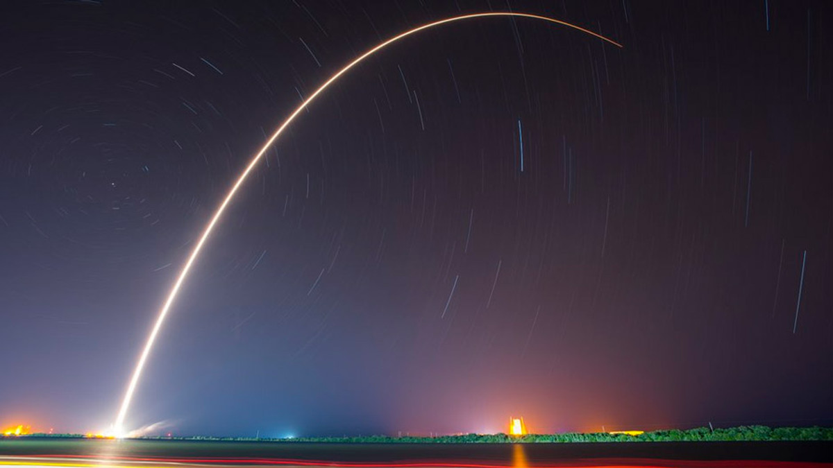 SpaceX вдруге посадила Falcon 9 на платформу в океані - фото 1